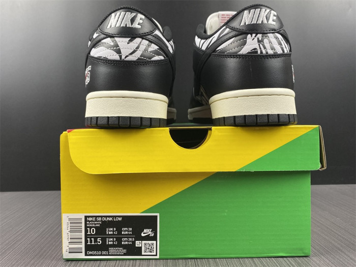 Quartersnacks x Dunk Low SB