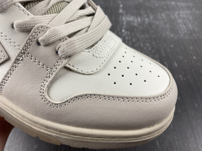 OFF-WHITE SNEAKER