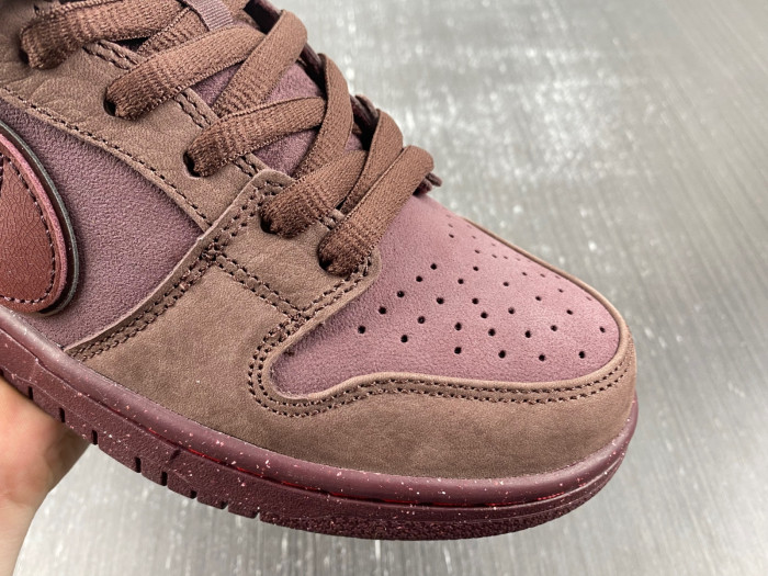 Nike SB Dunk Low “City of Love” FN0619-600
