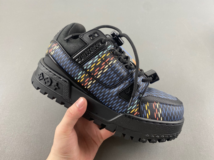 LV TRAINER SNEAKER 24052501
