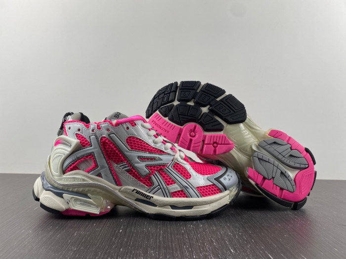 BLCG RUNNER SNEAKER 677402 W3RBN 9155