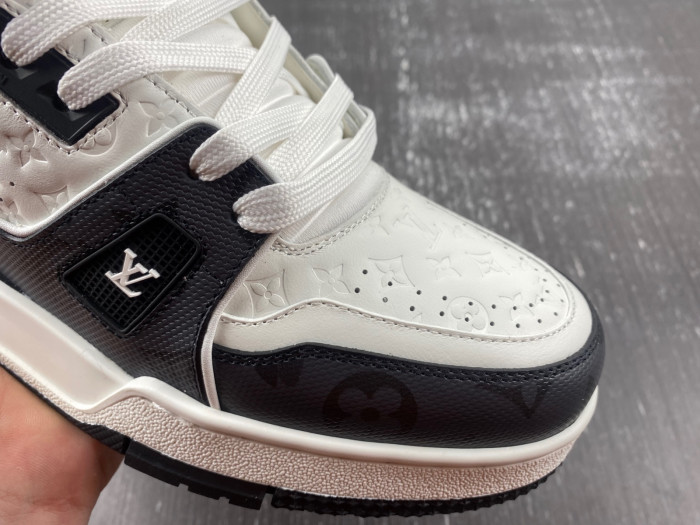 LV TRAINER SNEAKER