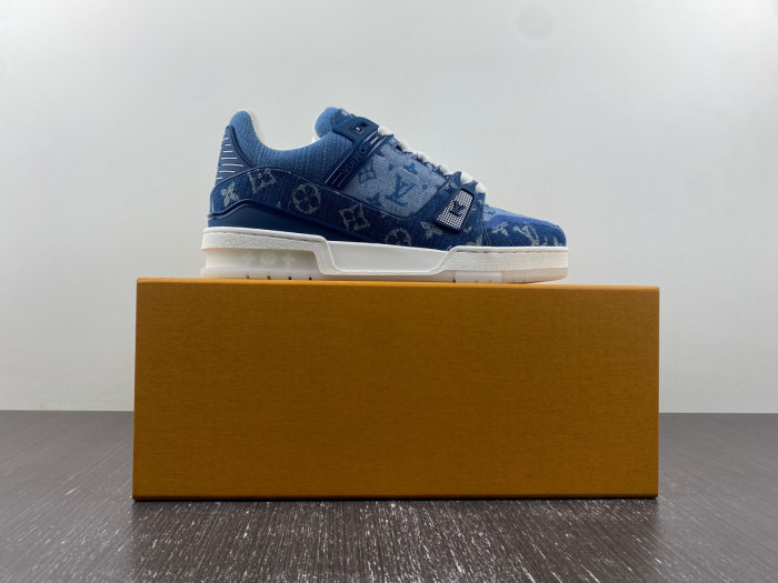 LV TRAINER SNEAKER