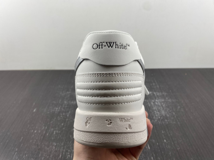 OFF-WHITE SNEAKER