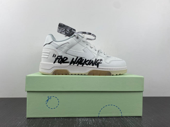 OFF-WHITE SNEAKER