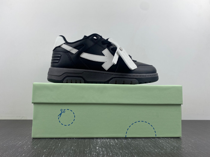 OFF-WHITE SNEAKER