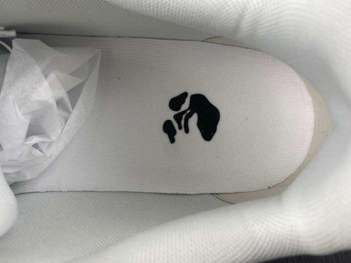 OFF-WHITE SNEAKER