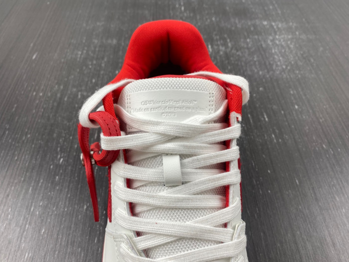 OFF-WHITE SNEAKER