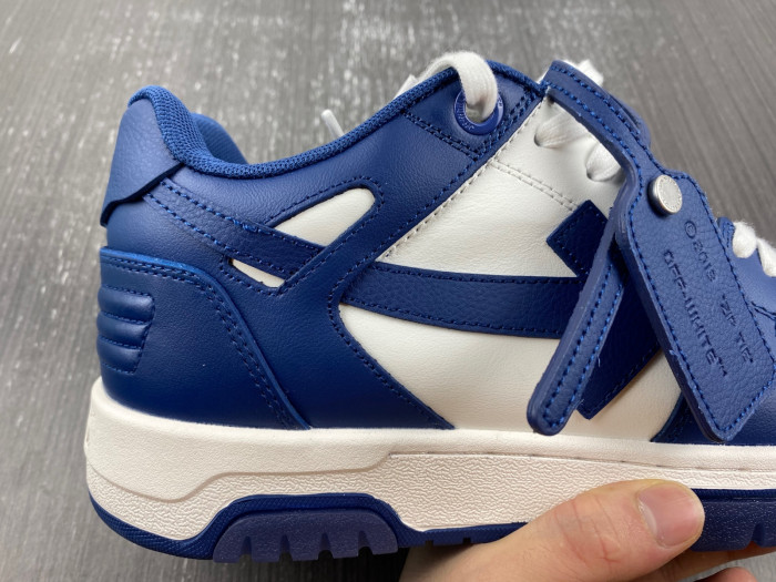 OFF-WHITE SNEAKER