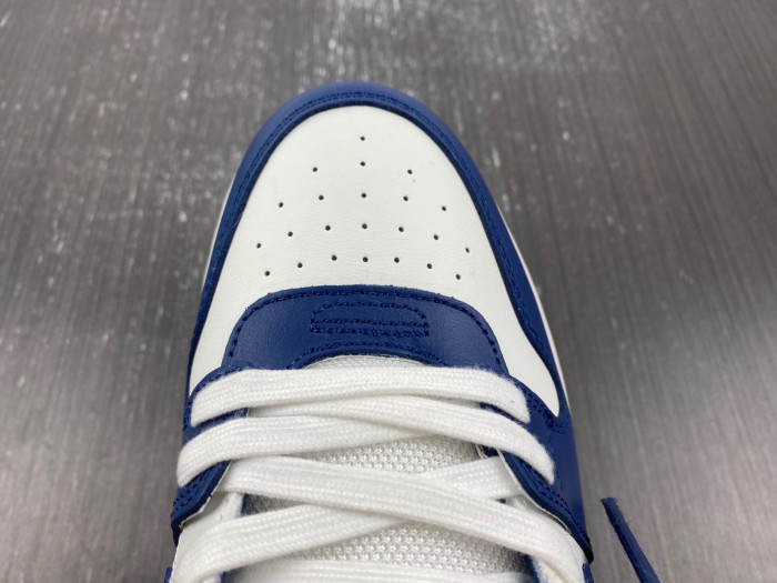 OFF-WHITE SNEAKER