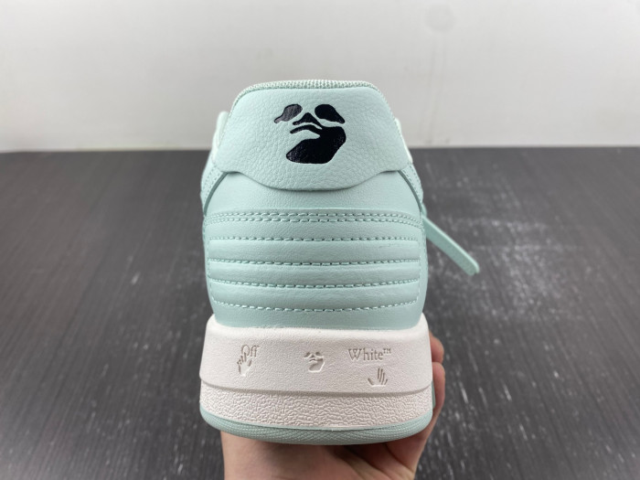 OFF-WHITE SNEAKER