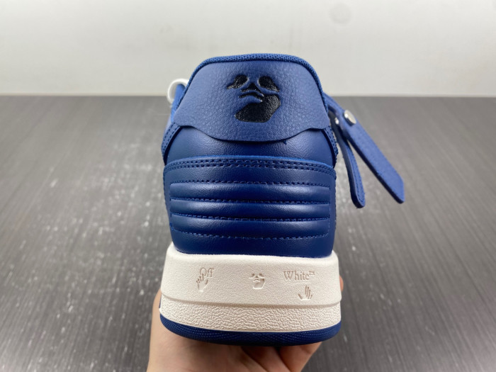 OFF-WHITE SNEAKER