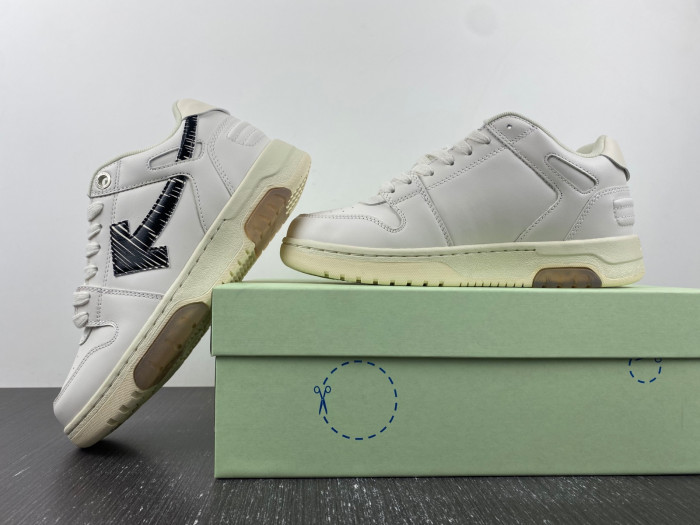 OFF-WHITE SNEAKER