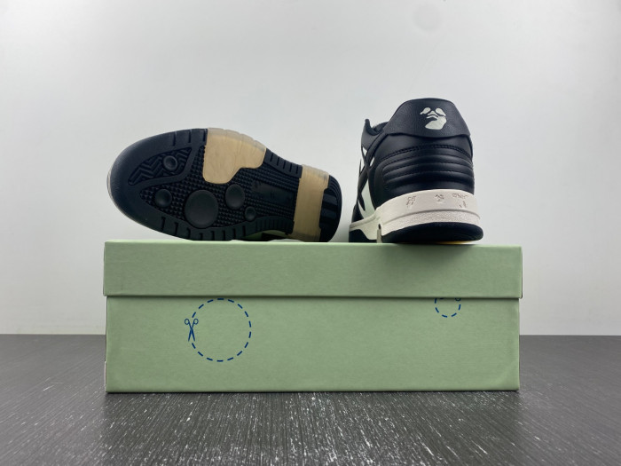 OFF-WHITE SNEAKER