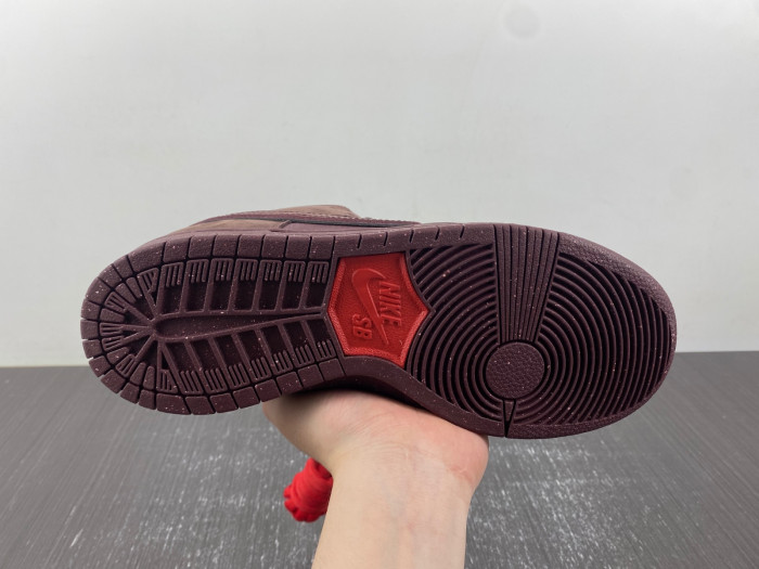 Nike SB Dunk Low “City of Love” FN0619-600