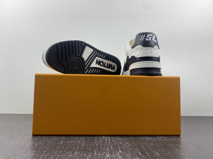 LV TRAINER SNEAKER