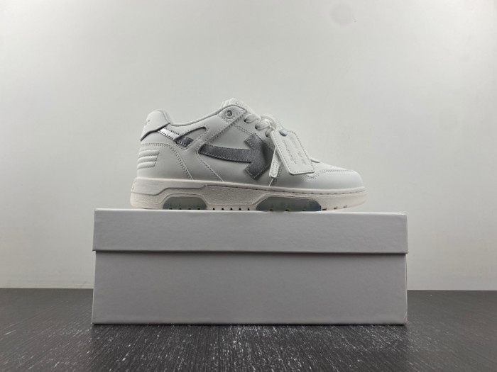 OFF-WHITE SNEAKER