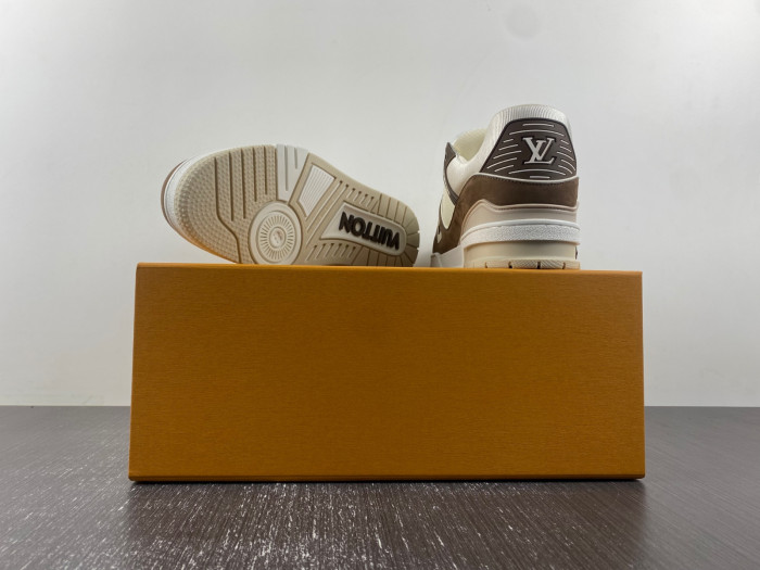 LV TRAINER SNEAKER