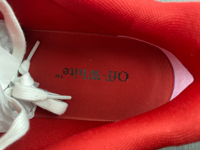 OFF-WHITE SNEAKER