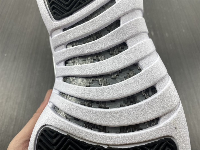 Air Jordan 12 WMNS “Hyper Royal” AO6068-004