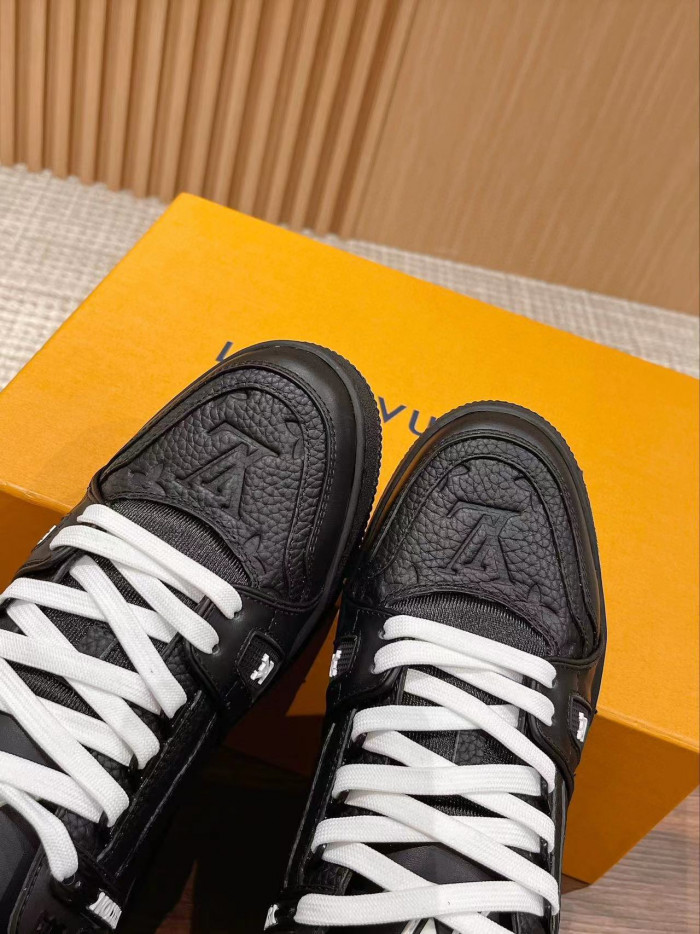 LV TRAINER SNEAKER