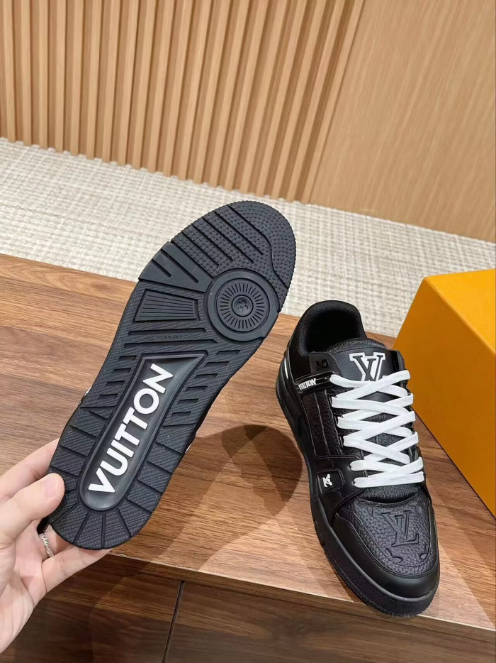 LV TRAINER SNEAKER