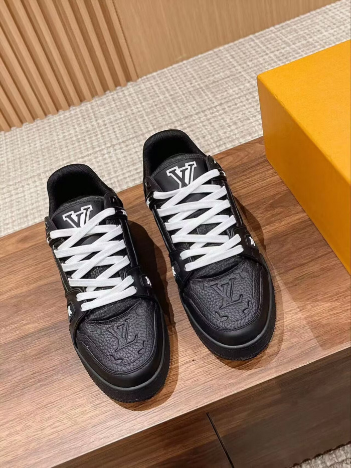 LV TRAINER SNEAKER