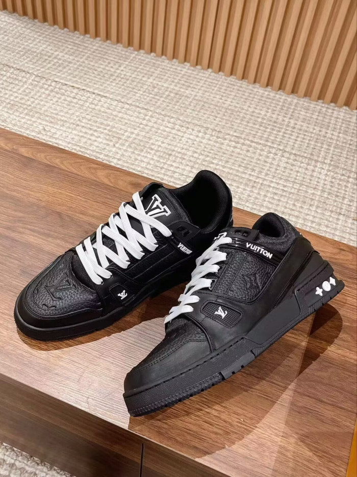 LV TRAINER SNEAKER