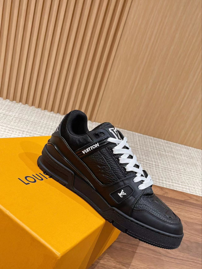 LV TRAINER SNEAKER