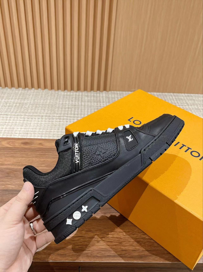 LV TRAINER SNEAKER
