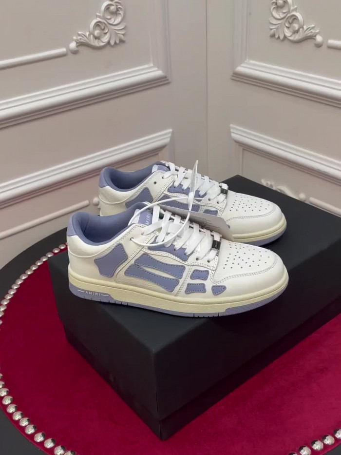 AR1M1 Low-Top Sneaker