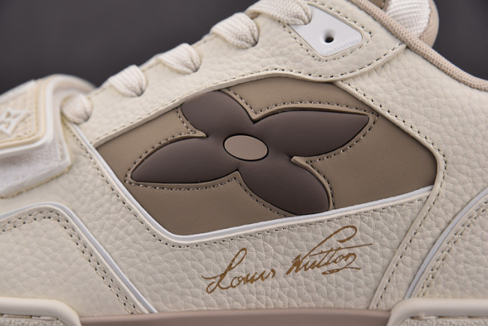 LV TRAINER SNEAKER 24071201