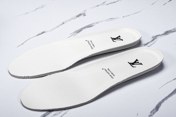 LV TRAINER SNEAKER 24051002