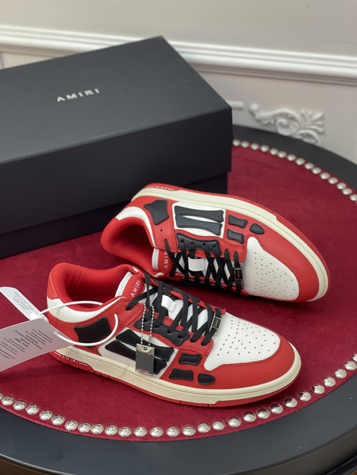 AR1M1 Low-Top Sneaker