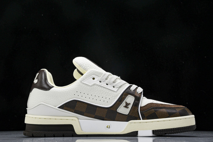 LV TRAINER SNEAKER 24051006