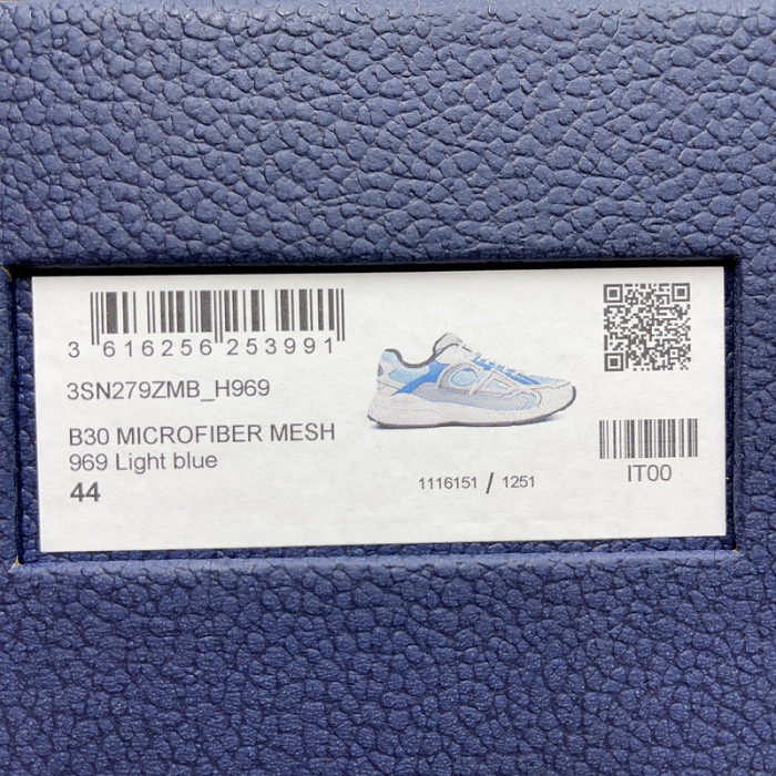 DR B30 Sneakers