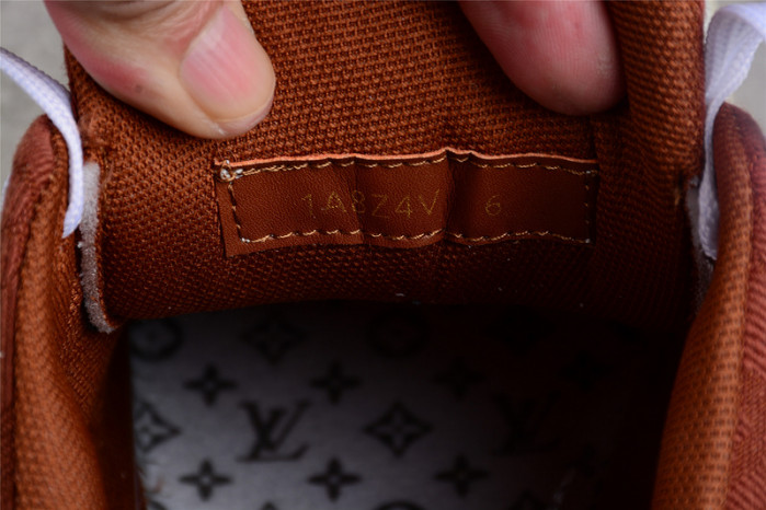 LV TRAINER SNEAKER LOW