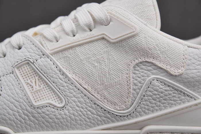 LV TRAINER SNEAKER LOW
