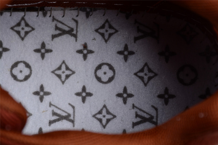 LV TRAINER SNEAKER LOW
