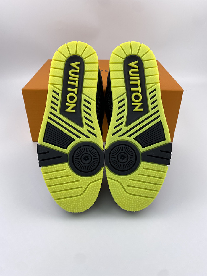 LV TRAINER SNEAKER