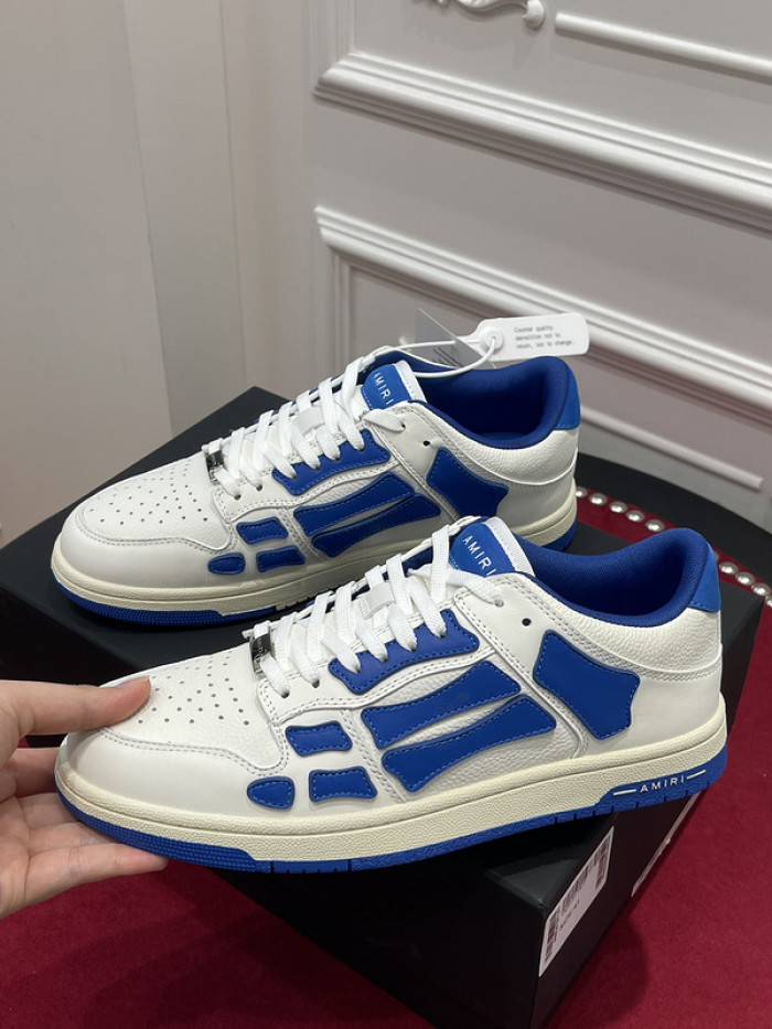 AR1M1 Low-Top Sneaker