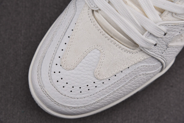 LV TRAINER SNEAKER LOW