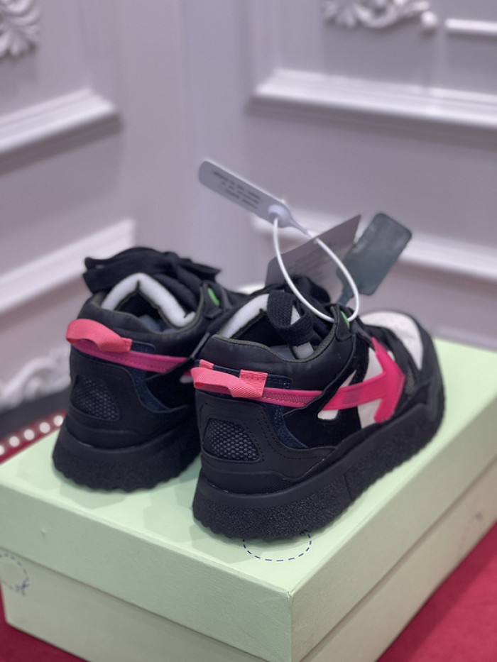 OFF-WHITE SNEAKER