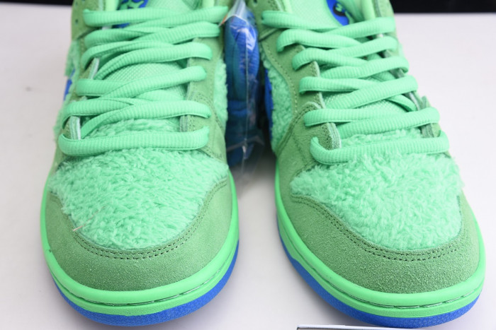 Grateful Dead x Nike SB Dunk Low “Green Bear” CJ5378-300